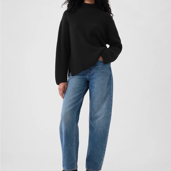 Women’s Oversized Split-Hem Mockneck Sweater - Picture 4 of 7